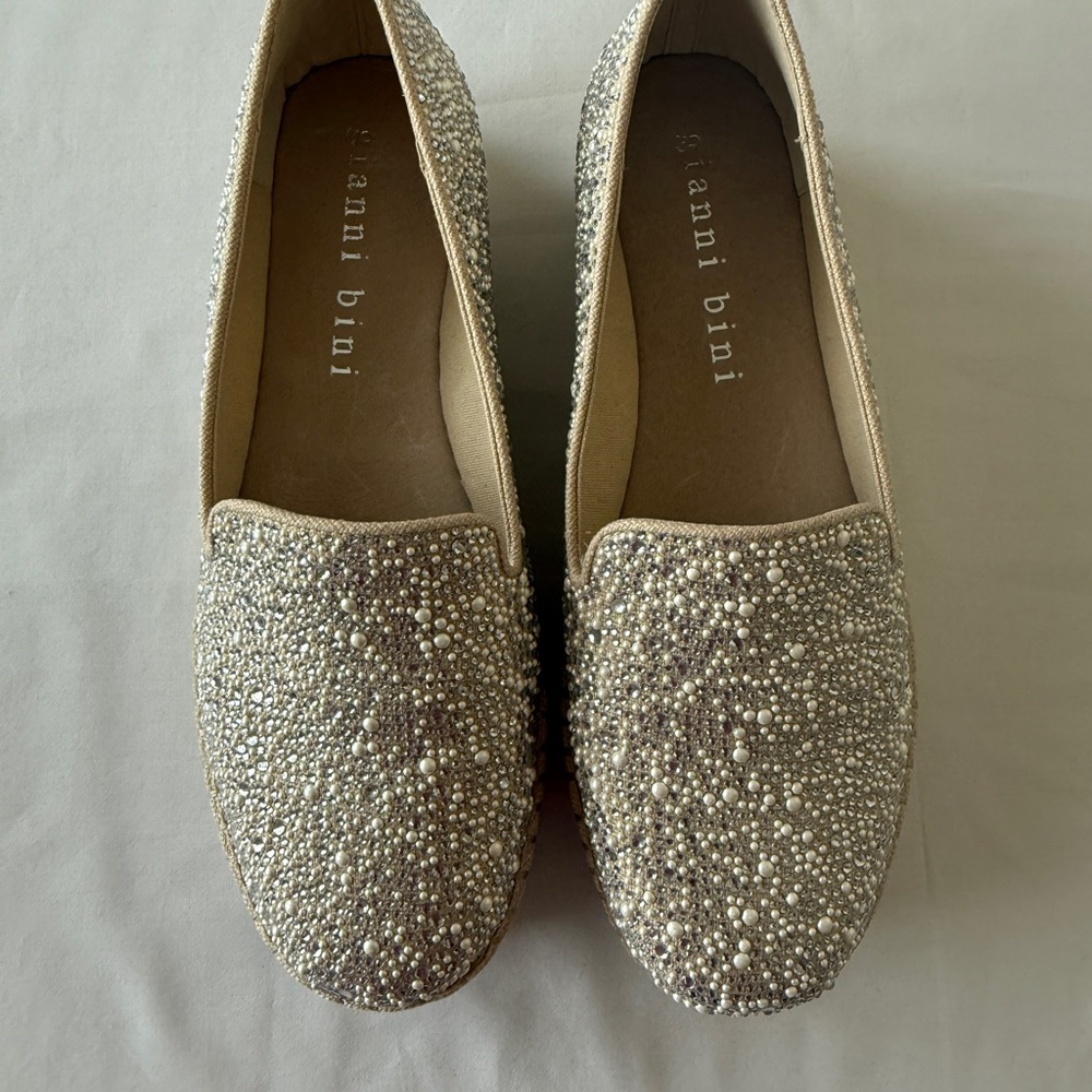 NWOB Gianni Bini Women's Sparkling Beaded Loafers - Silver/Pearl Size 9.5